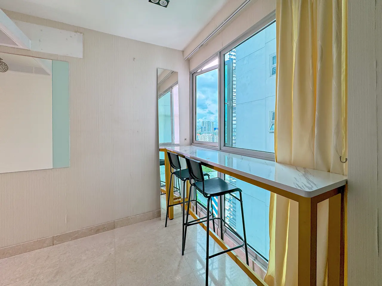 Eight Riversuites · 普通房(17 楼) · 阁楼